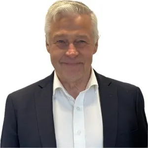 Man with light hair, a blue suit and white shirt